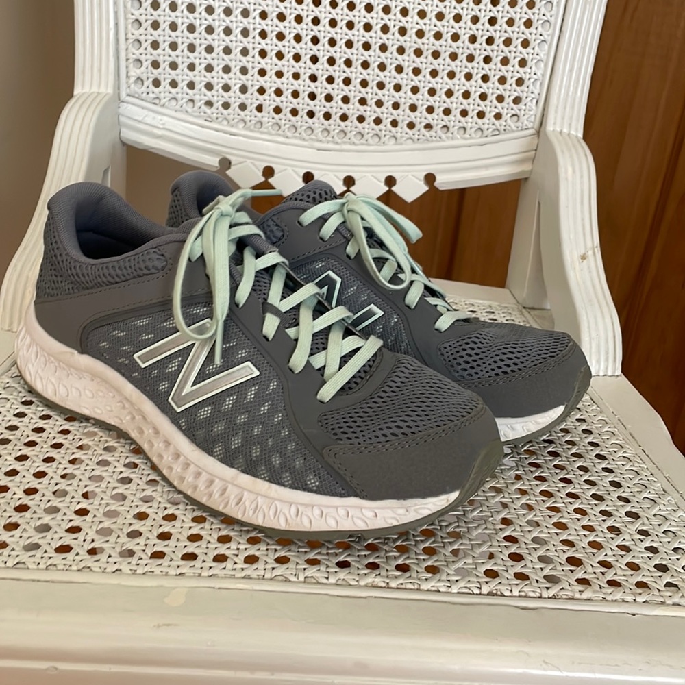 New Balance 420 V4 Tennis Shoes Grey Mint Green Sz 9.5